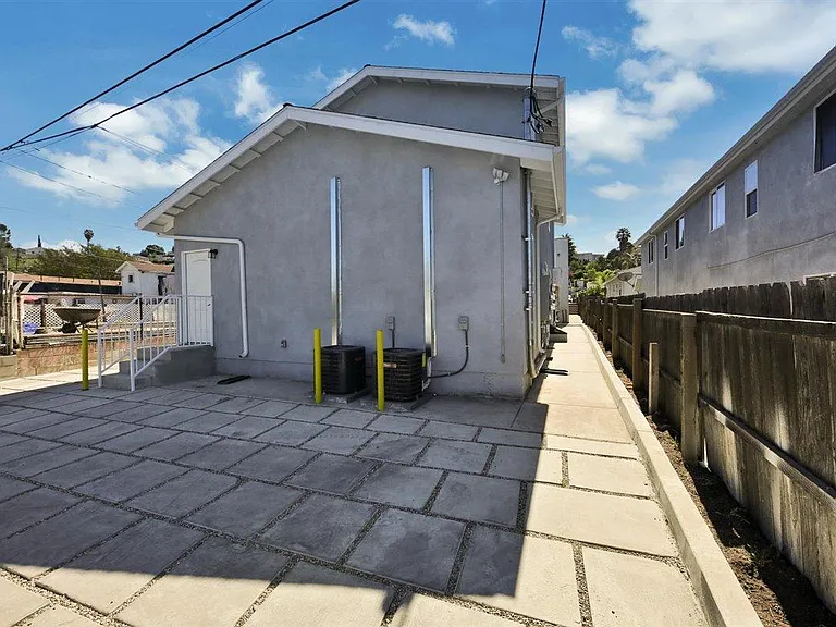 2769 Marengo St #3 — Photo 22