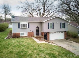 2002 W Delray Dr, Peoria, IL 61614