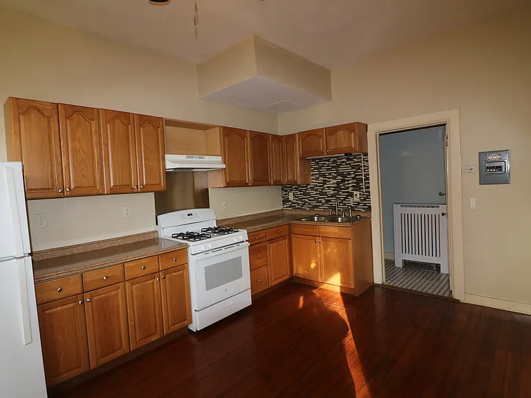 1316 E 10th St #1 — Photo 25