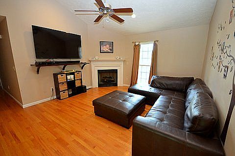 3rd image of 207 Fox Meadows Dr