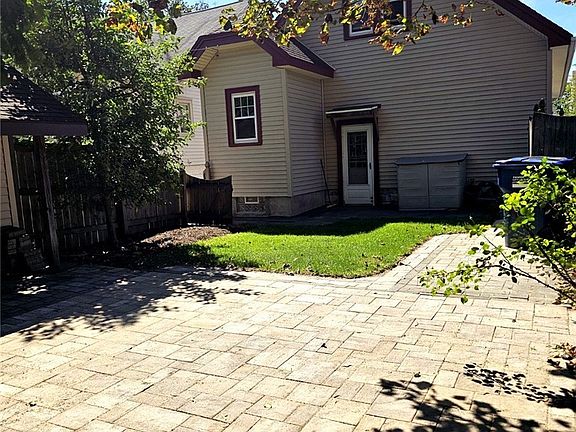 5th image of 210 Dale St