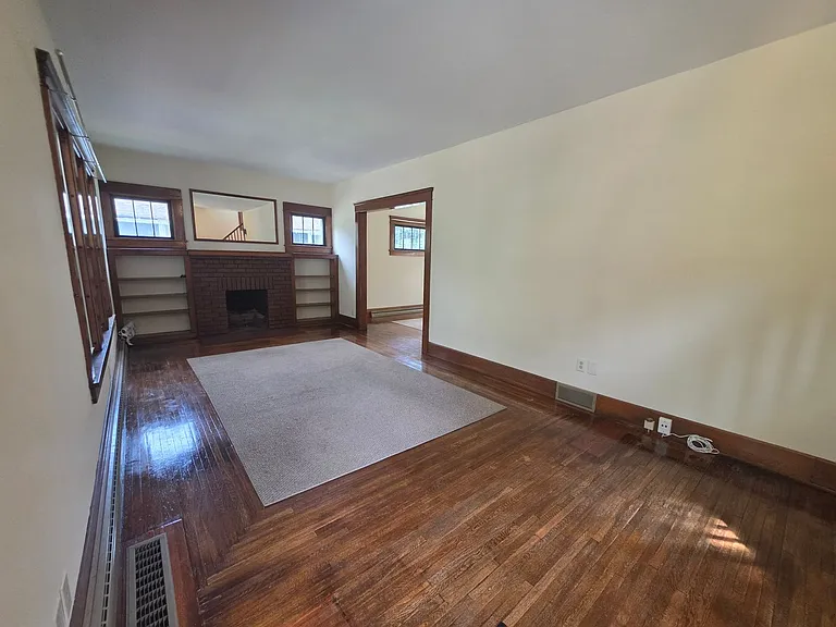 446 Earl Ave — Photo 4