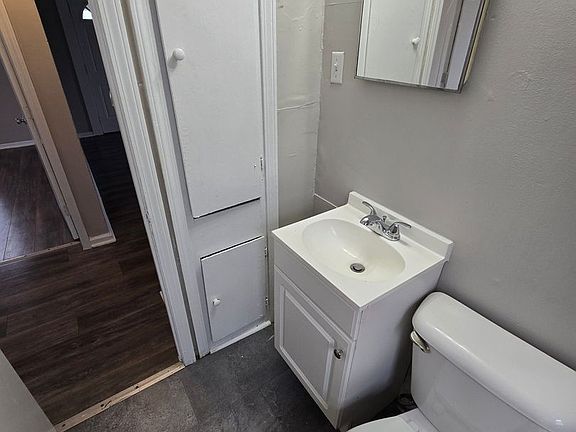 4th image of 584 N Champion Ave