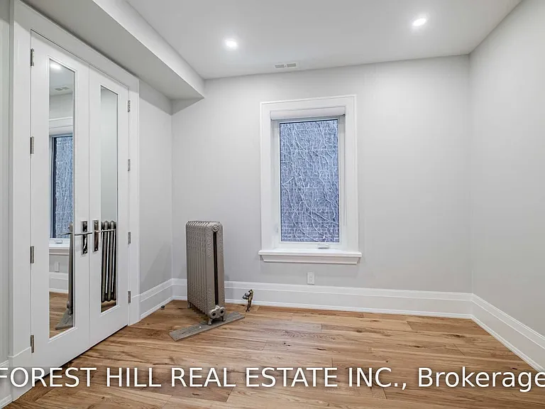 36 Howland Ave — Photo 12