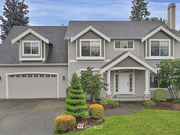 3450 sq ft ~ 4 bedrooms ~ Oversized Bonus or 5th Bedroom ~ Office / Den on Main Level