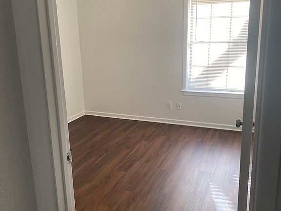 4th image of 401 Normandy Ave