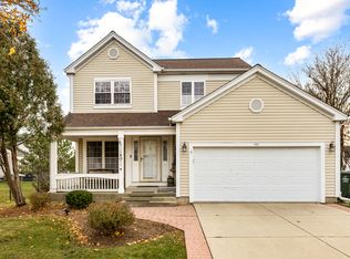 740 Fairview Ln, South Elgin, IL 60177