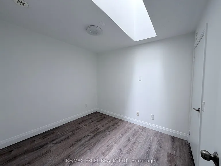 310 Village Green Sq #35 — Photo 13