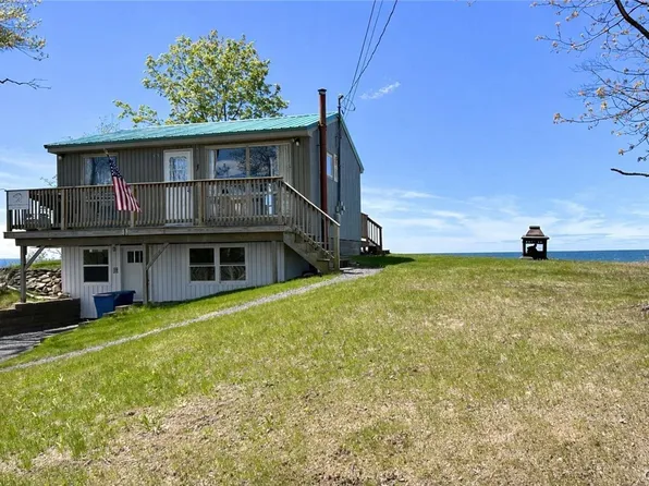 43 N Rainbow Shores Rd, Pulaski, NY 13142