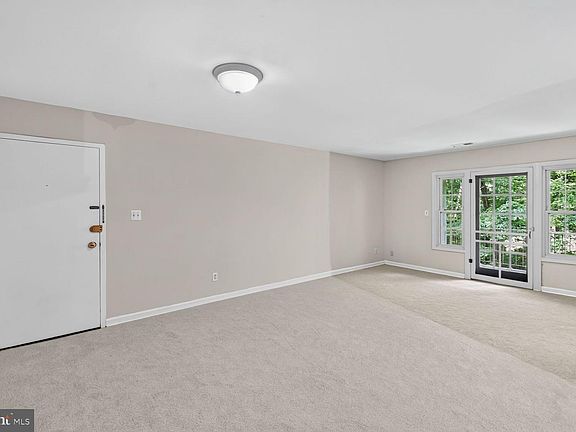 2nd image of 5901 Kingsford Rd #442