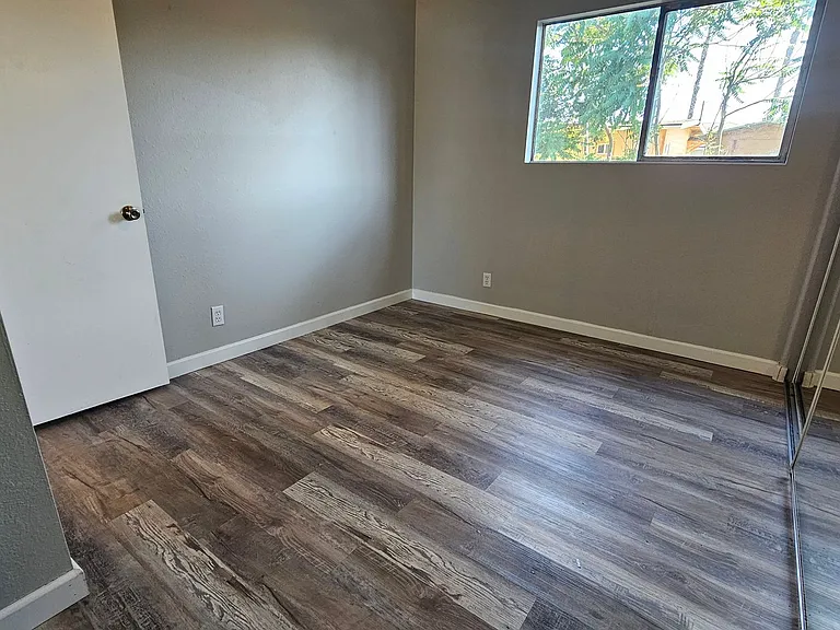 610 Daisy St — Photo 14