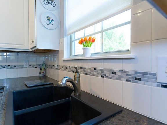 5th image of 5441 Grand Crescent Dr