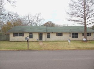 1615 Smith St, Waller, TX 77484
