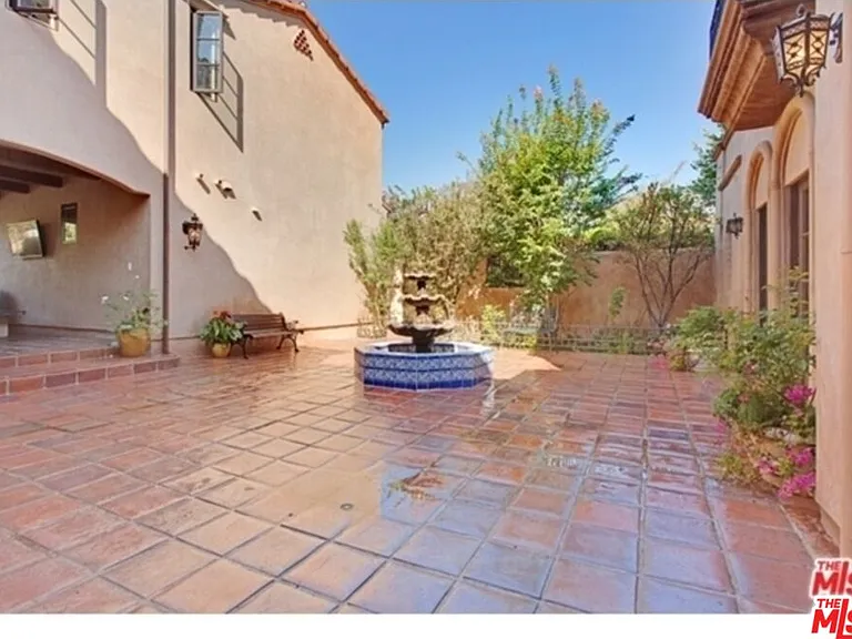 725 N Foothill Rd — Photo 38