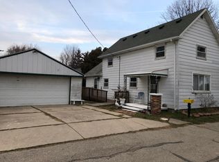 4422 Elm St, Luna Pier, MI 48157
