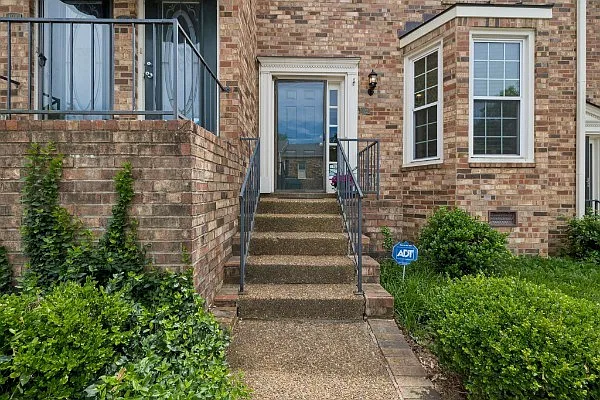 2 bed, 2.5 bath, 1456 sqft, $1,800 — Photo 1