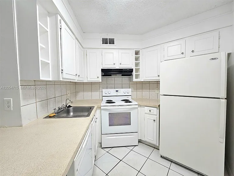 210 Lake Pointe Dr #209 — Photo 8