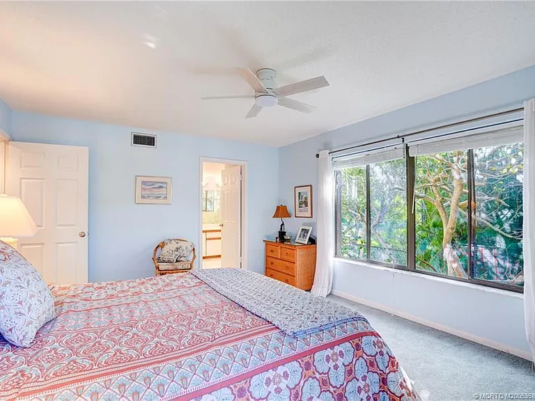 233 NE Edgewater Dr #204 — Photo 32