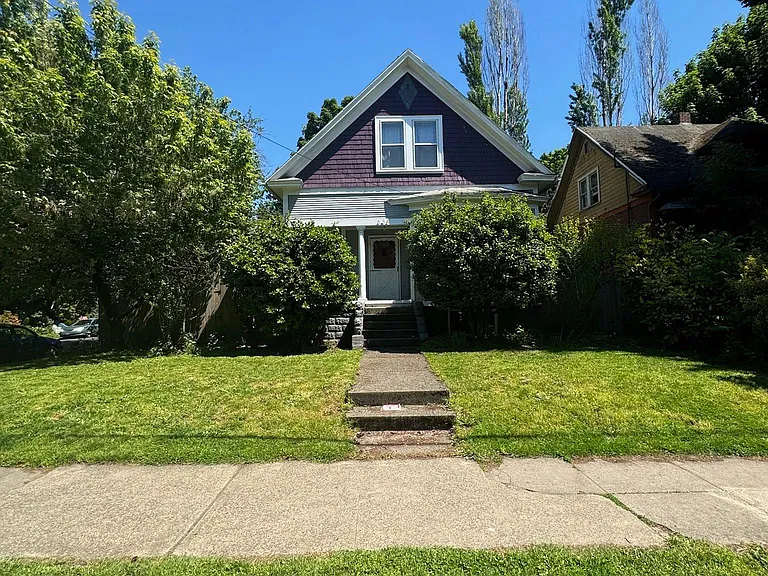 634 NE 28th Ave — Photo 1