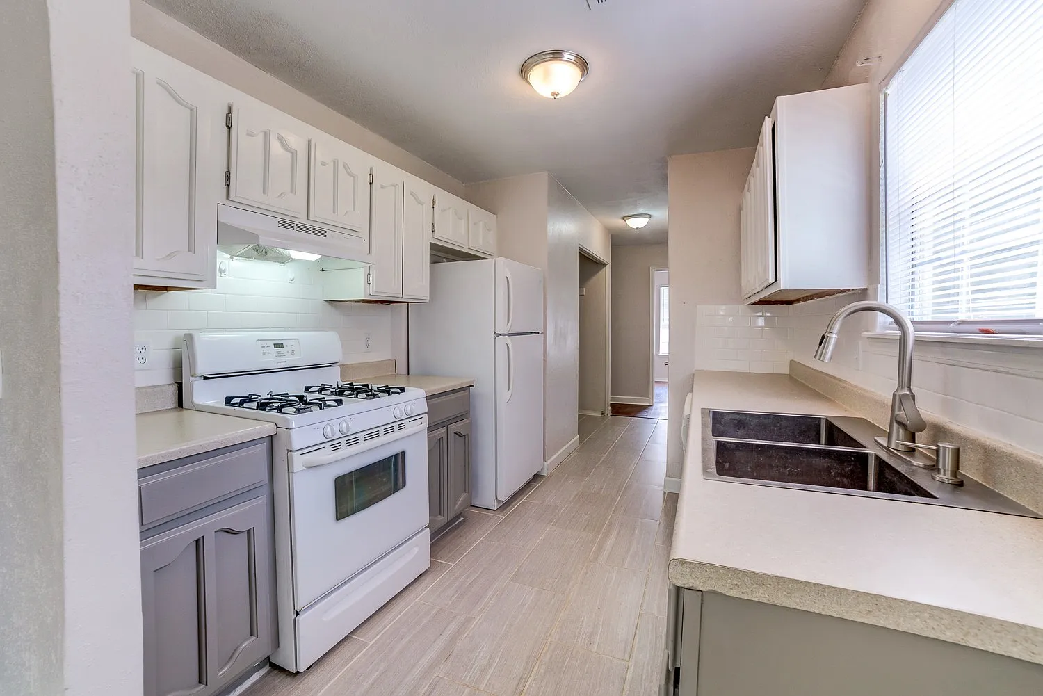 3 Bed | 2 Bath in Bixby! — Photo 3
