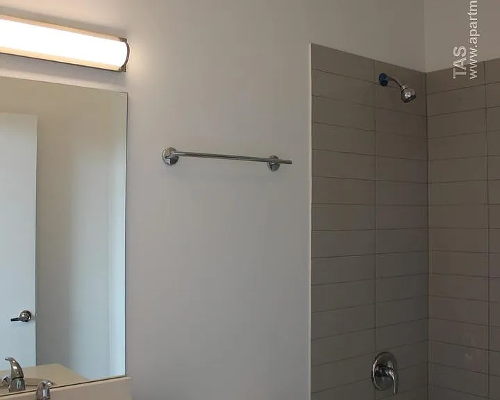932 W Dakin St #206 — Photo 8