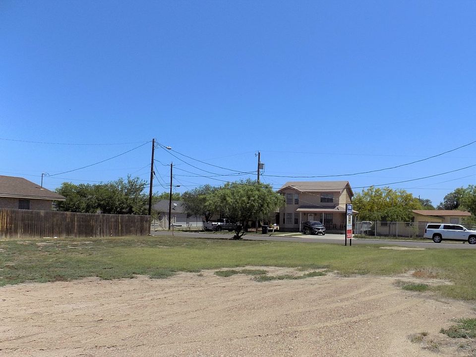 2nd image of 936 Medina St