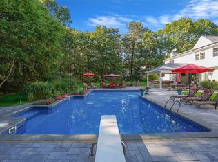 8 Rockhill Cir, Manorville, NY
