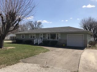 713 E Dogwood Ave, Effingham, IL 62401