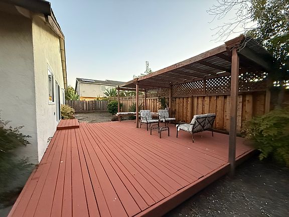 5th image of 960 Jamaica St