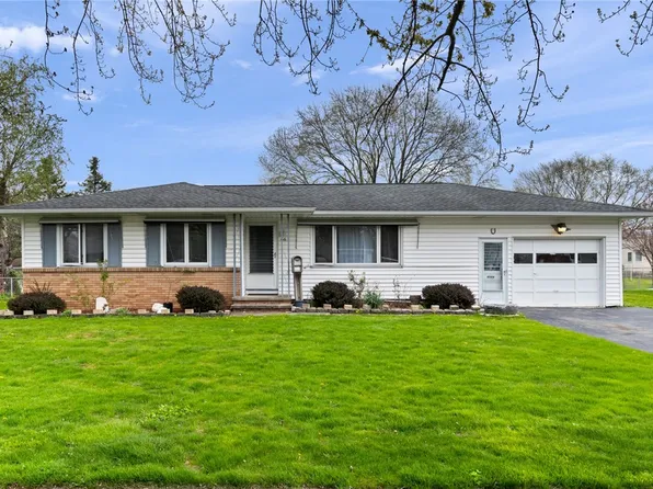 66 Landau Dr, Rochester, NY 14606
