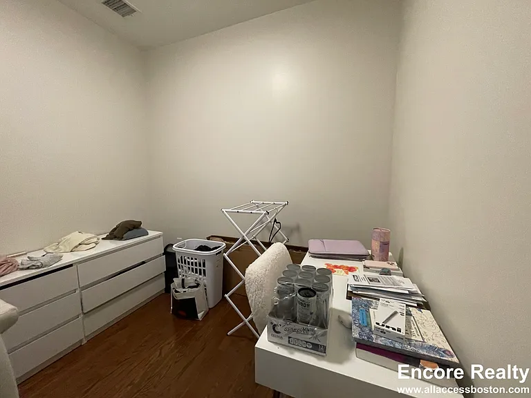 454 Harvard St #204 — Photo 17
