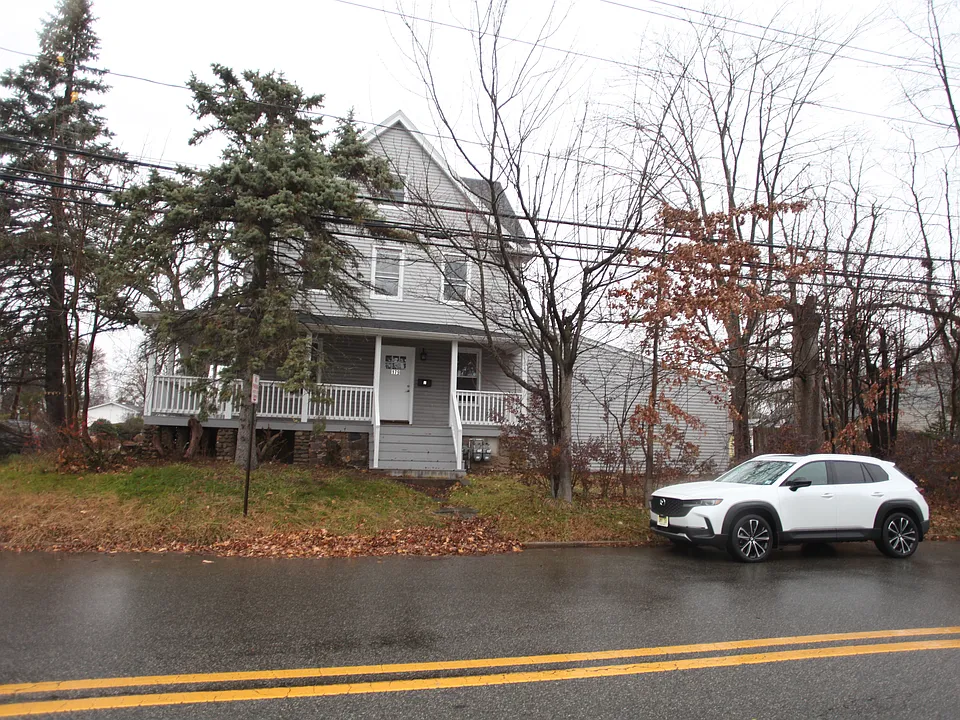 179 Paris Ave #1