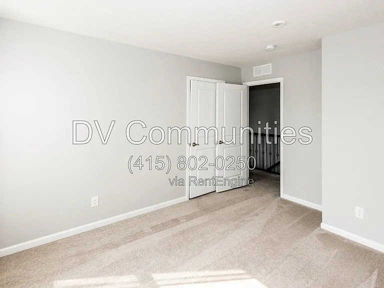 7226 Hillsview Dr — Photo 11