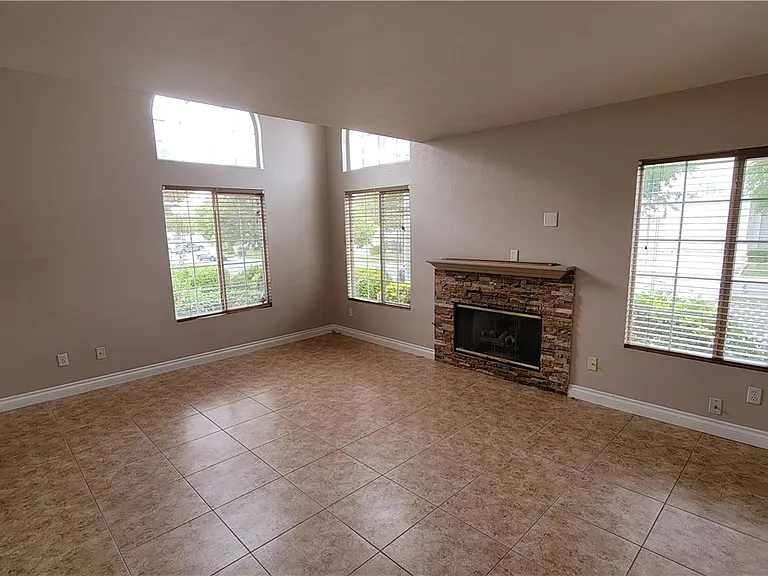 453 Temple Canyon Pl — Photo 5