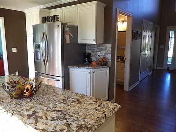 5th image of 1702 Amberwood Dr