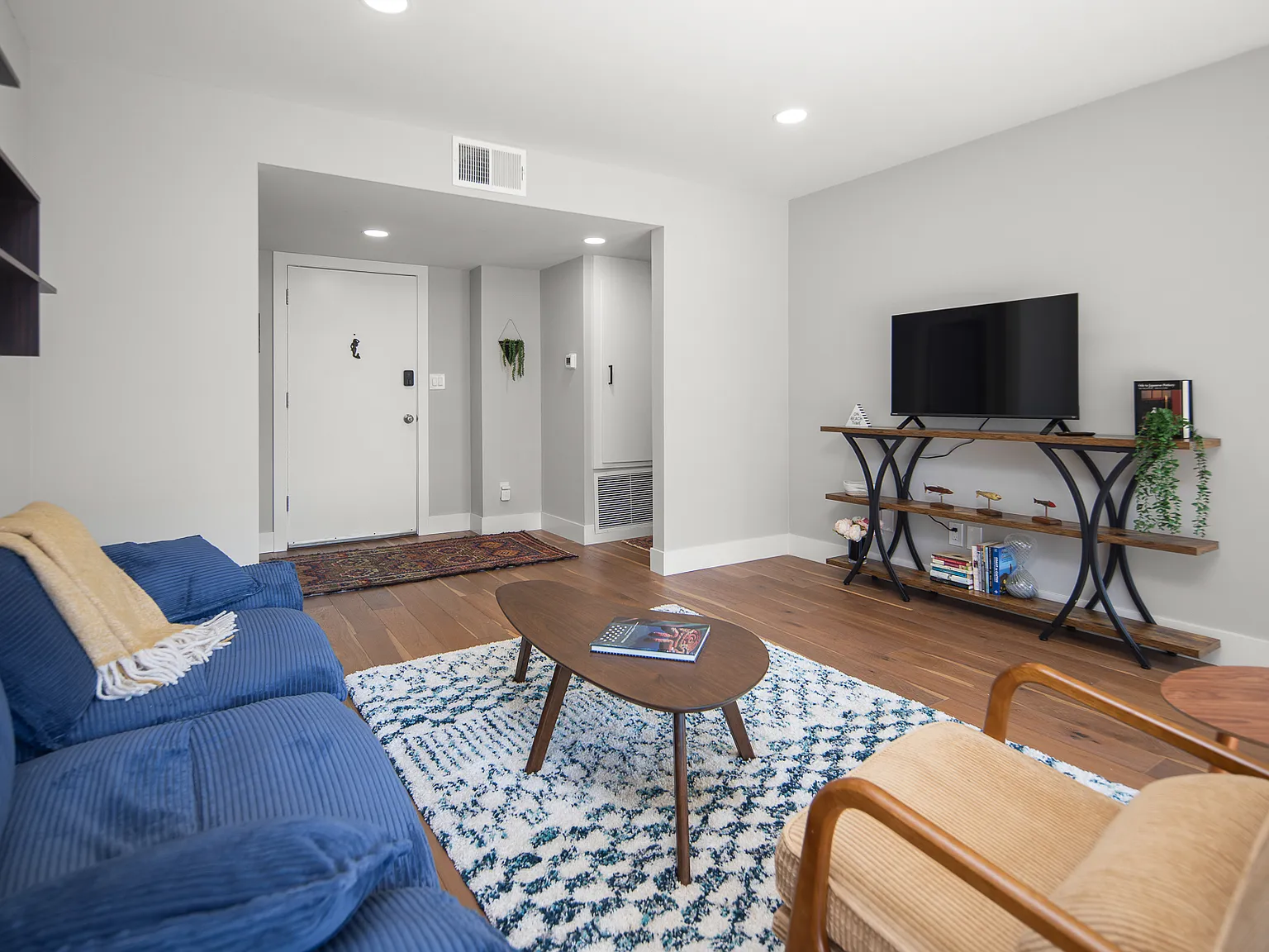 333 Orange Ave — Photo 2