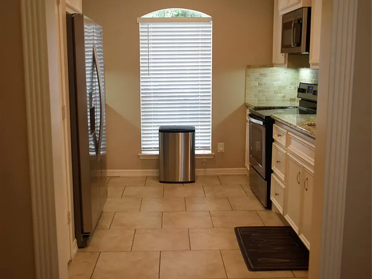 10519 N Newpark Dr — Photo 6