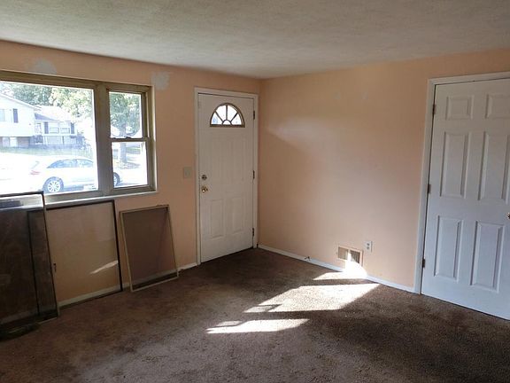 2nd image of 4710 Larkhall Ln