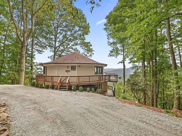 820 Pine Ridge Rd — Photo 14