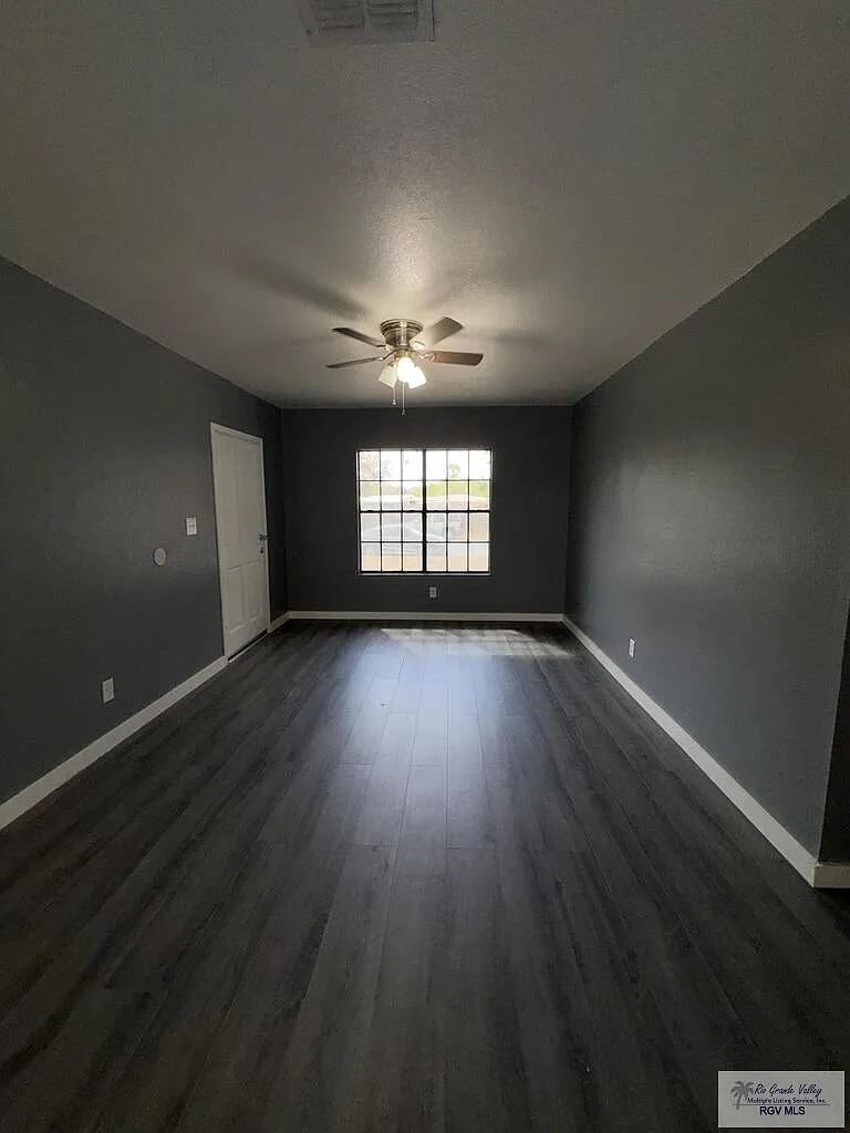 3 bed, 1.0 bath, 1016 sqft, $1,300 — Photo 4
