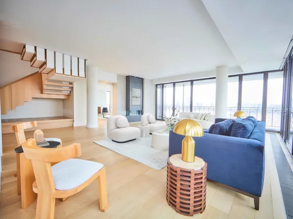 100 Vandam Street image 1 of 12