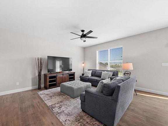 4th image of 101 Woodline Court St