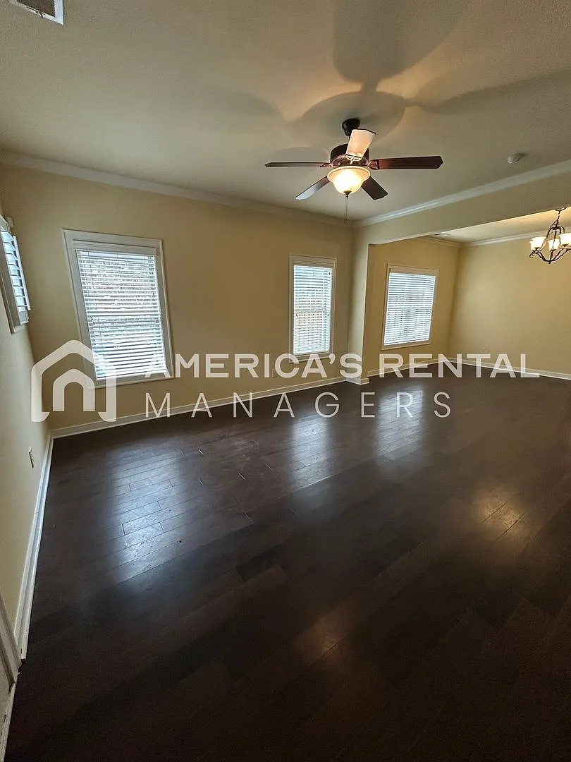 Deposit Pending! Home In Hoover View With 48 Hours Notice! — Photo 4
