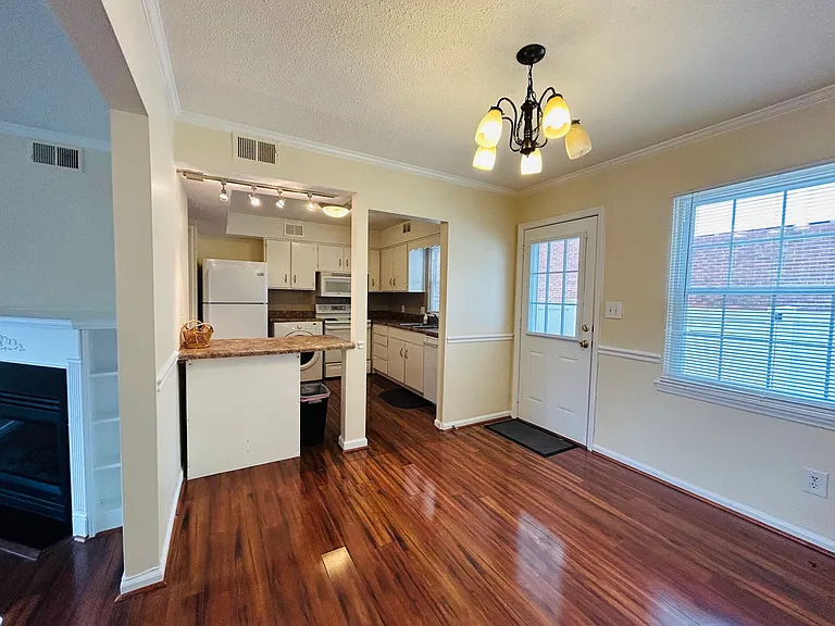 4725 Tower Rd — Photo 8