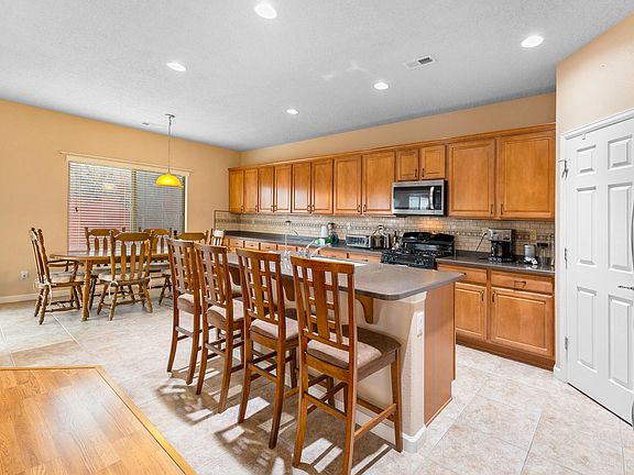 3rd image of 309 Valle Alto Dr NE