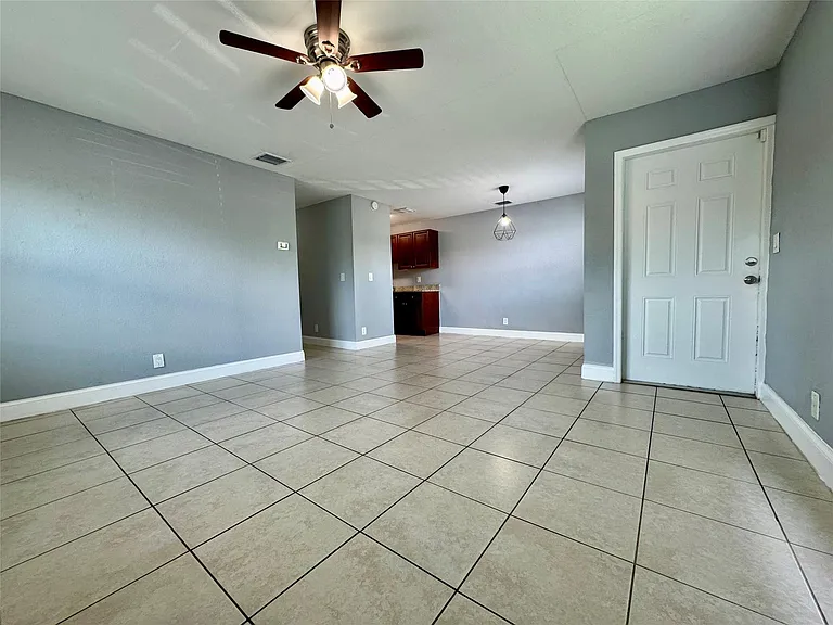 838 SW 14th St — Photo 5