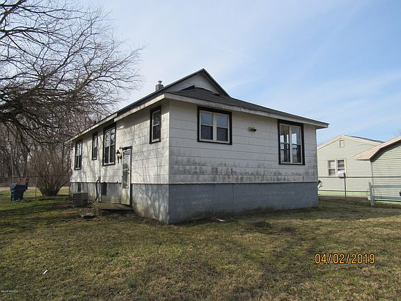 3rd image of 1583 Highland Ave