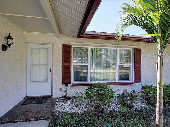3rd image of 3538 Fairway Forest Dr