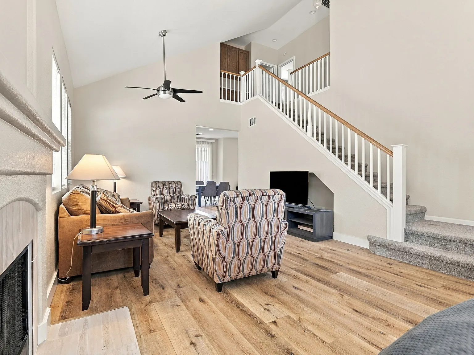 3 bed, 2.5 bath, 1634 sqft, $4,200 — Photo 4
