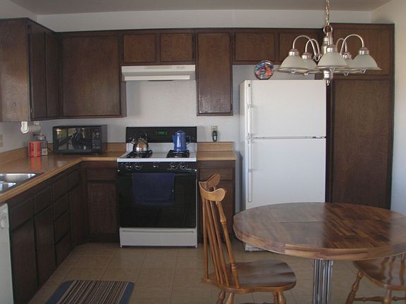 LARGE COUNTY KITCHEN